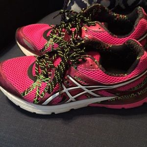 ASICS Women’s Size 10 Running Shoe